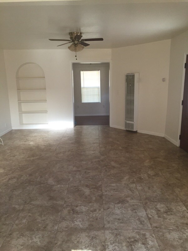 Building Photo - 3 bedroom/2 bath house WIL VERY LARGE LOT