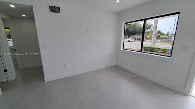 Building Photo - 6201 SW 22nd St