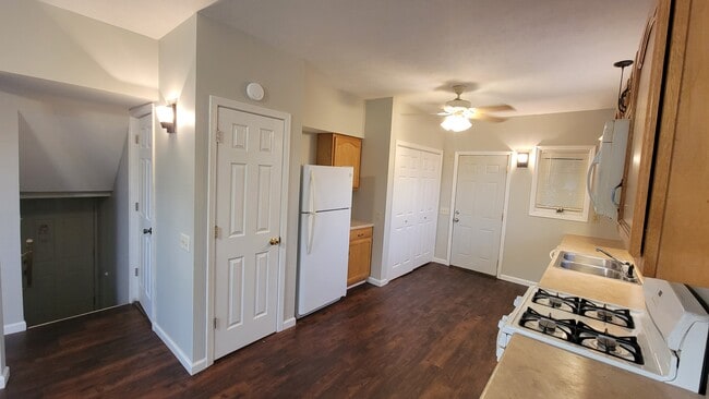 Building Photo - 3 bed, 2 bath HOUSE for RENT
