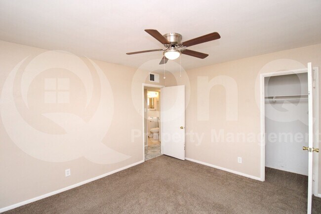 Building Photo - 2417 N 20th Dr