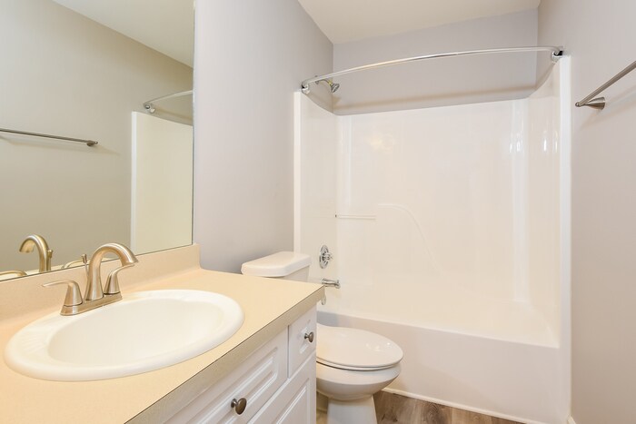 Building Photo - 113 Whispering Ct