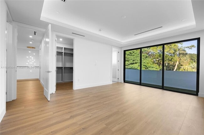 Building Photo - 807 SW 12th Ave