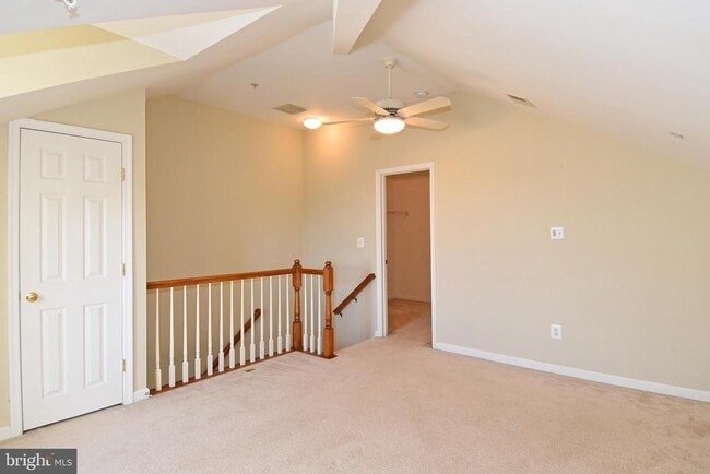 Building Photo - 2400 N Greenbrier Ct