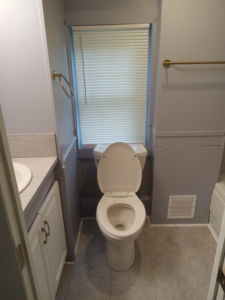 Bathroom - 31 Farrell Rd