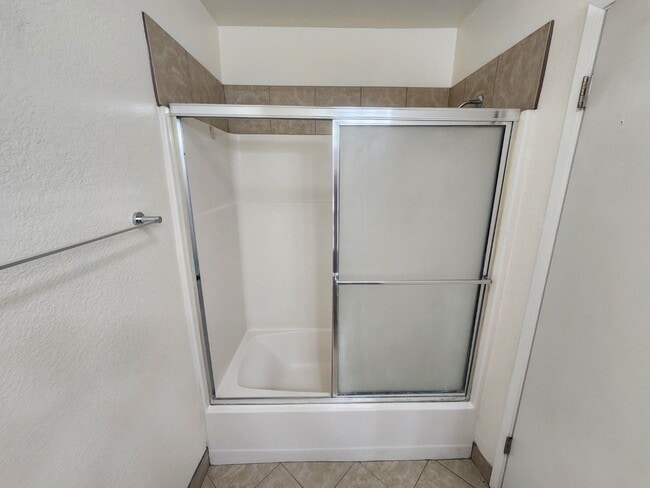 Building Photo - Cozy 1 Bedroom Apartment