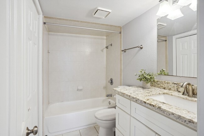 Building Photo - 940 N Carrollton Ave