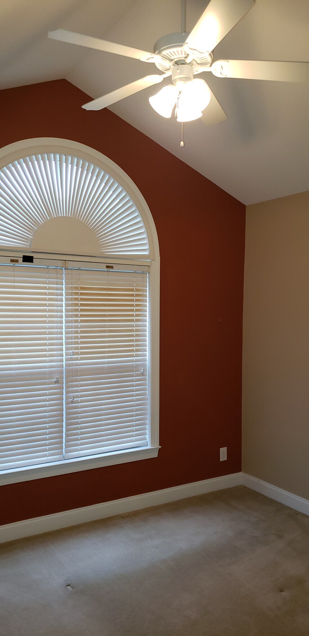 Building Photo - 315 St Nicholas Trl