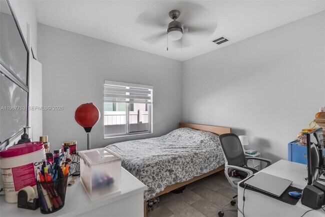 Building Photo - 1515 SW 65th Pl