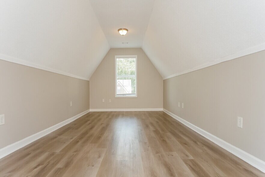 Building Photo - 205 Cameron Dr