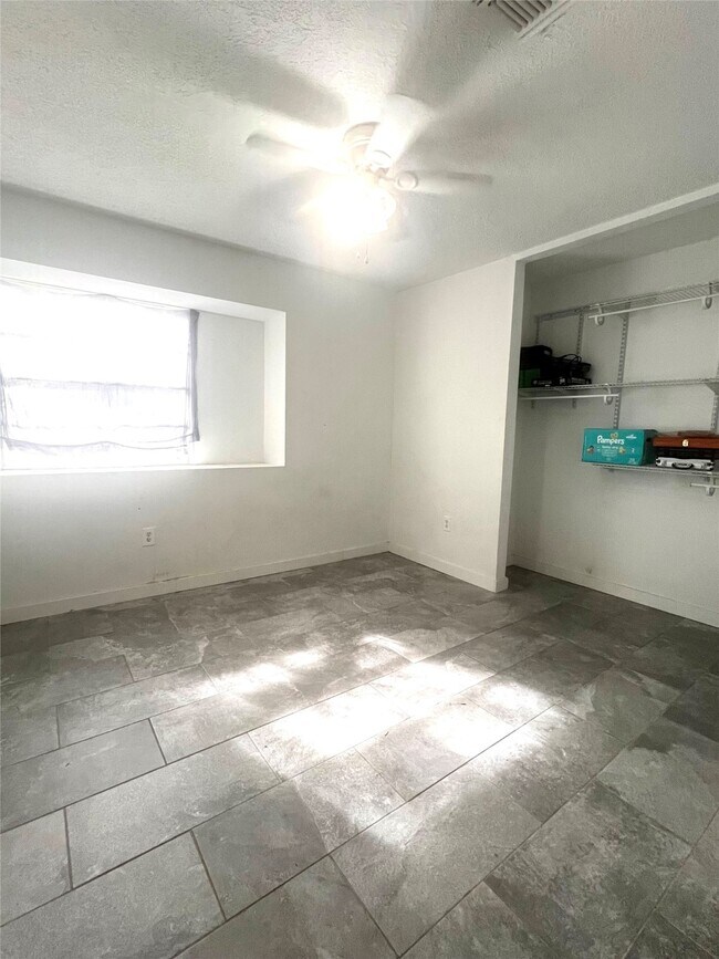 Building Photo - 10515 Sagewind Dr