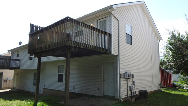 Building Photo - 3bed 1.5 bath Townhome in East Independence