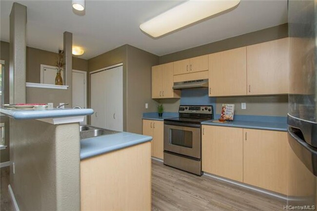 Building Photo - Beautiful 3 bed, 2 bath, 2 parking unit in...