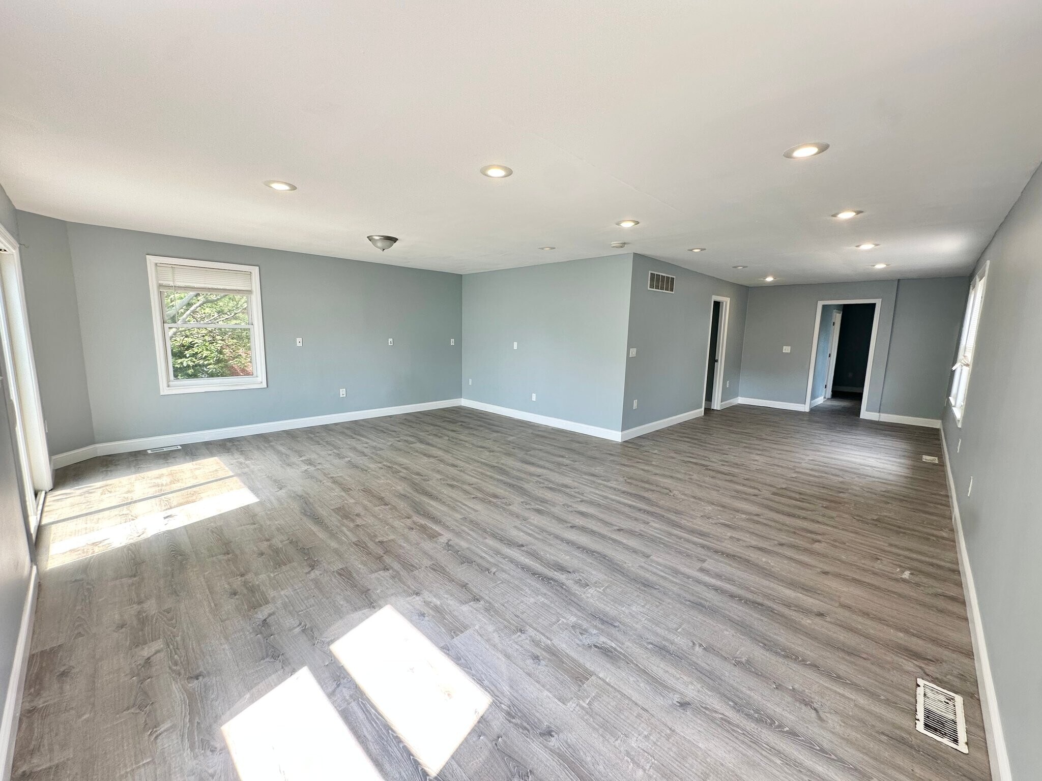 Building Photo - 119 Evergreen Ave