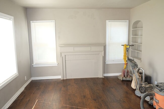 Building Photo - BEAUTIFUL HOME WITH 2 CAR GARAGE LOCATED IN QUIET NEIGHBORHOOD!