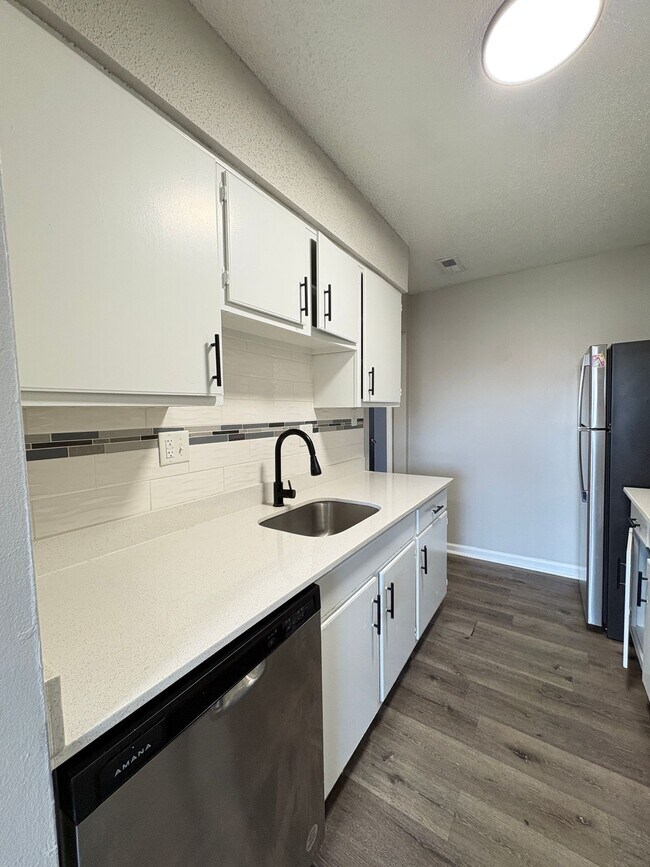 Building Photo - Bellagio West Living I