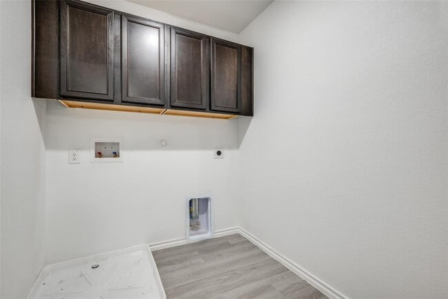 Building Photo - 3537 Brentwood Dr