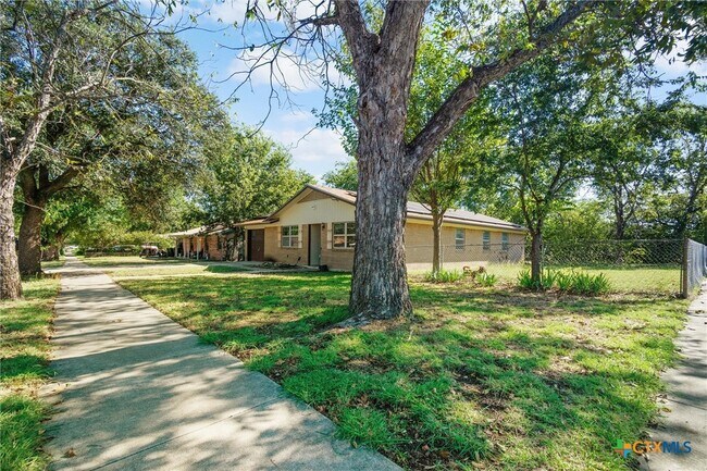 Building Photo - 1820 Gaynor Dr