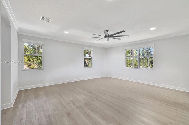 Building Photo - 600 SW 8th St