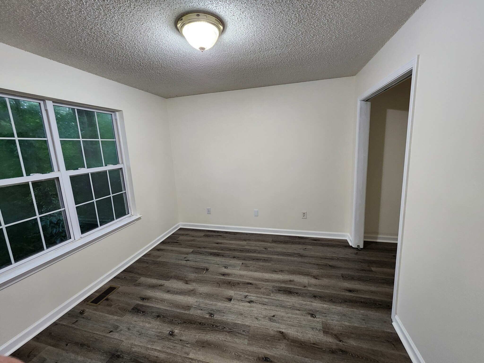 Building Photo - 1140 Towne Square Ln