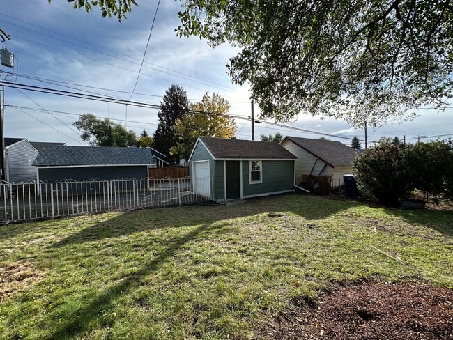 Building Photo - Wonderful 2+ Bedroom 1 Bath Shadle Area Home