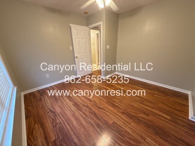 Building Photo - Beautiful home with 3 bedrooms!