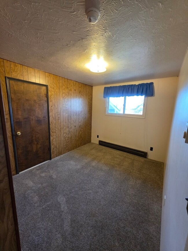 Building Photo - Single level duplex with attached single-c...