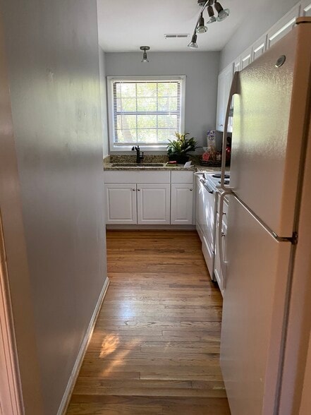 Kitchen - 105 Fidelity St