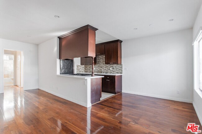 Building Photo - 420 Raymond Ave