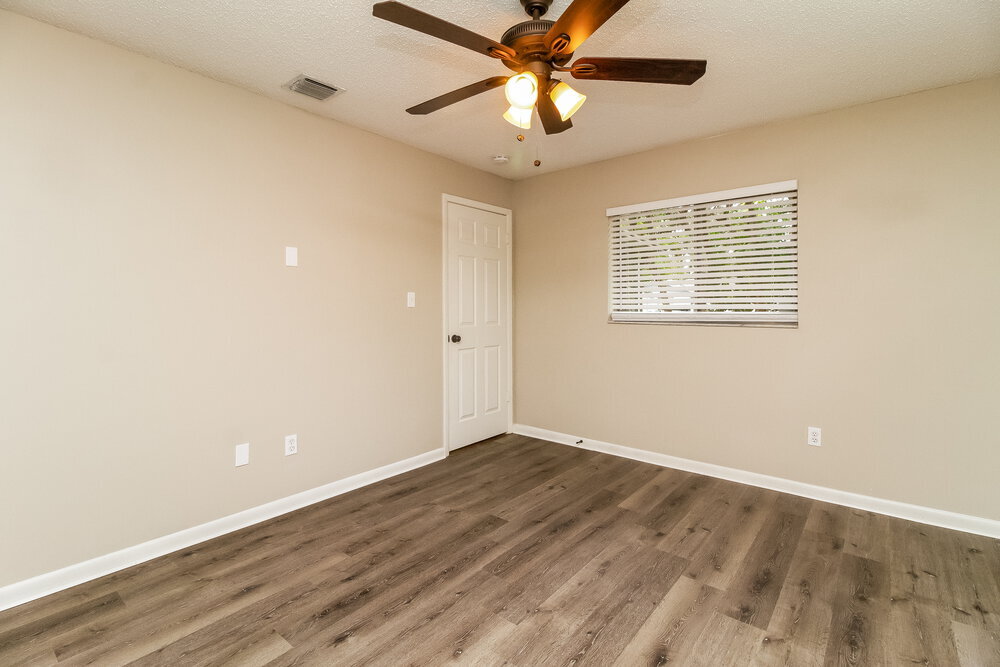 Building Photo - 2701 Kinnon Dr