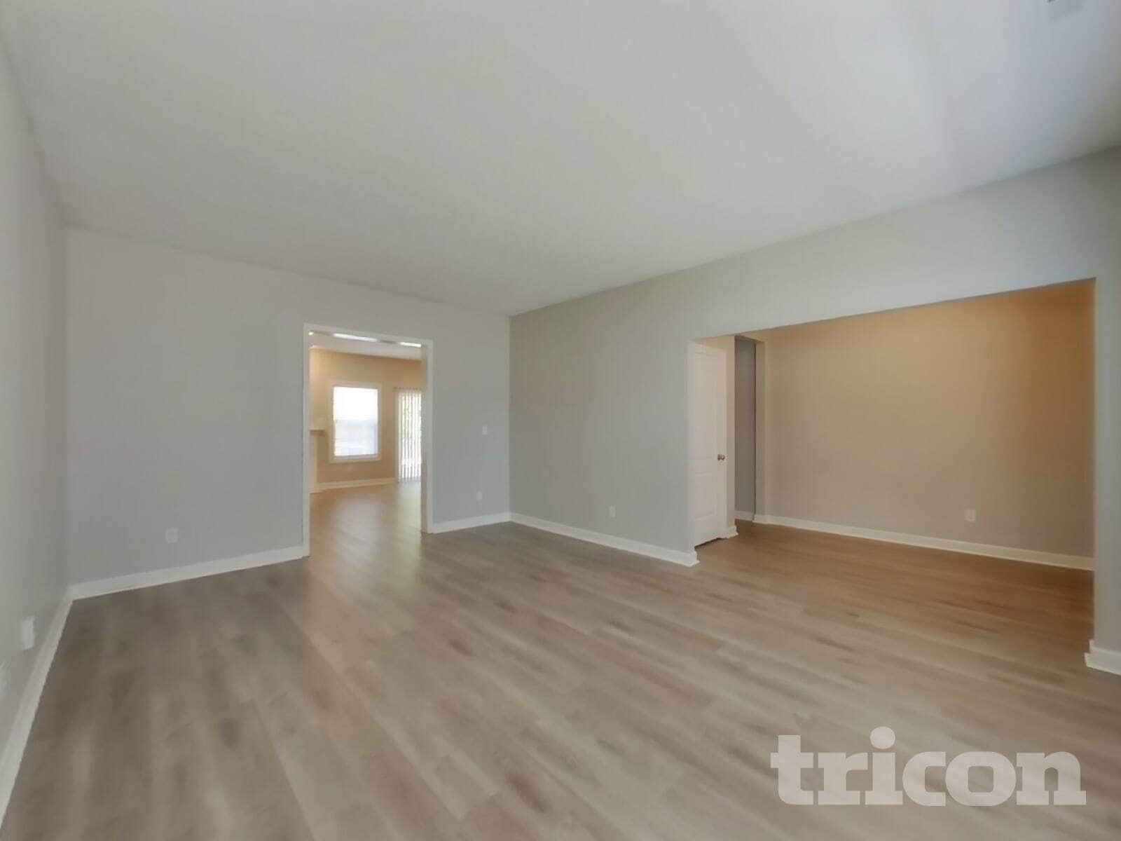 Building Photo - 2990 Parkview Dr