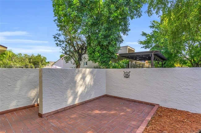 Building Photo - 9131 Fontainebleau Blvd