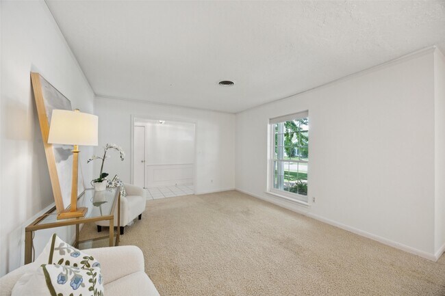 Building Photo - 10603 Lynbrook Dr