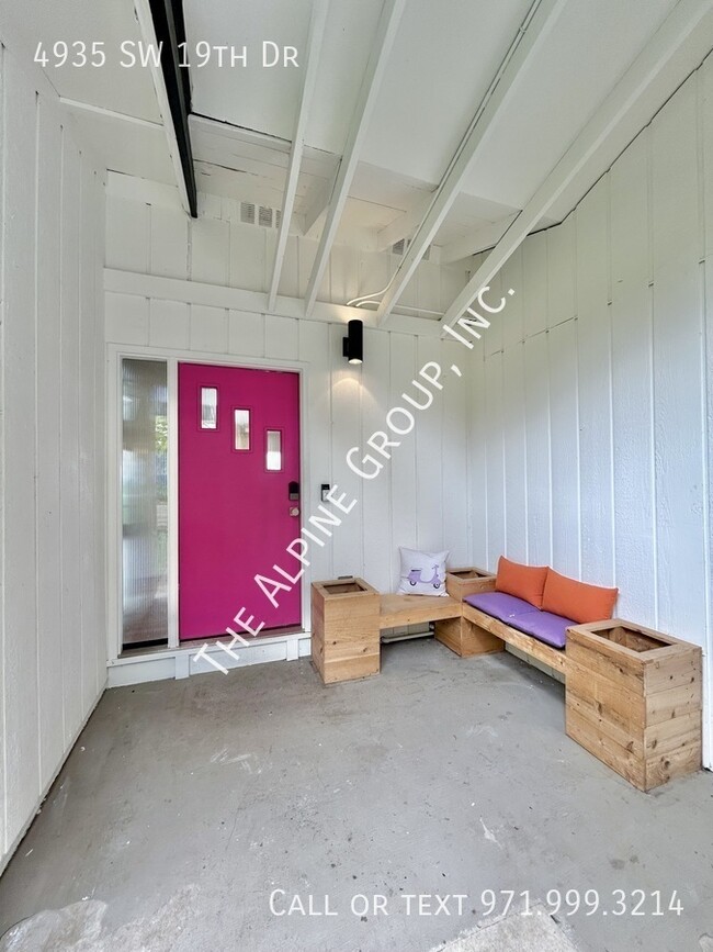 Building Photo - 4935 SW 19th Dr