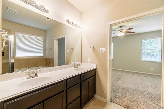 Building Photo - 202 Black Swan Pl