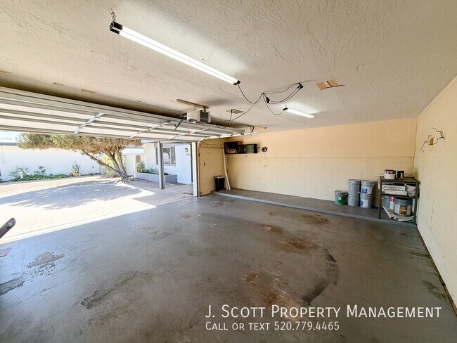 Building Photo - 3914 E Becker Ln