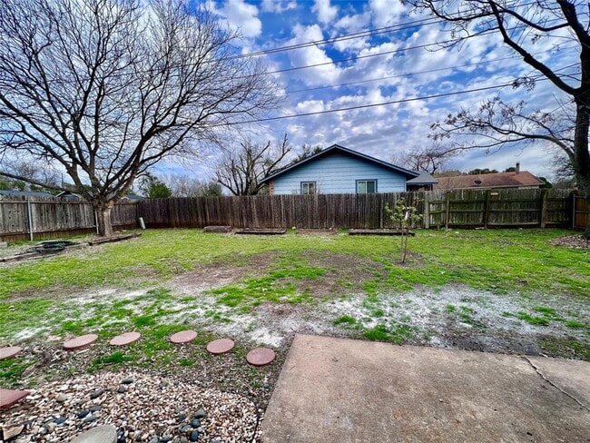 Building Photo - 6101 Woodhue Dr