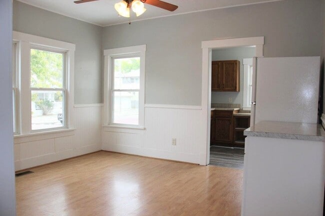 Building Photo - 2 Bedroom 1 Bath Home