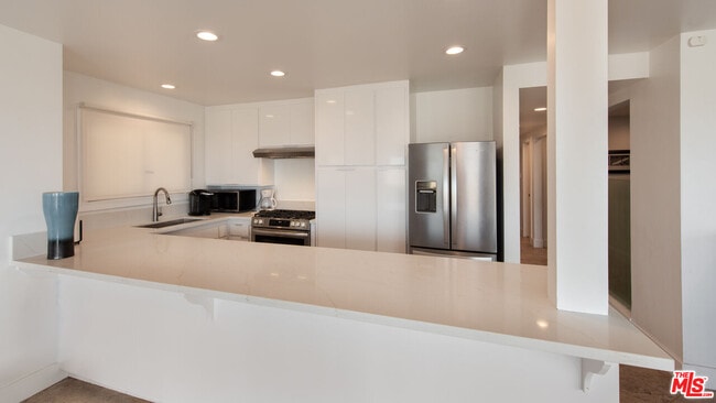 Building Photo - 6419 Ocean Front Walk