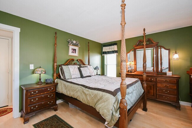 Building Photo - 37 Brookwood Dr