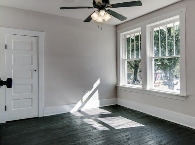 Building Photo - FULLY UPDATED - 4Bedroom on the Arkansas Side