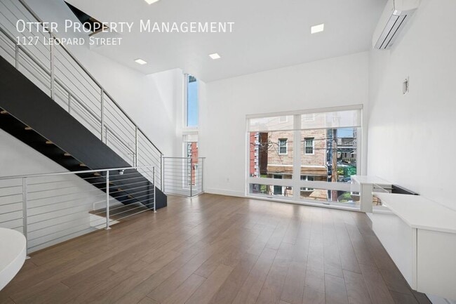 Building Photo - 1127 Leopard St