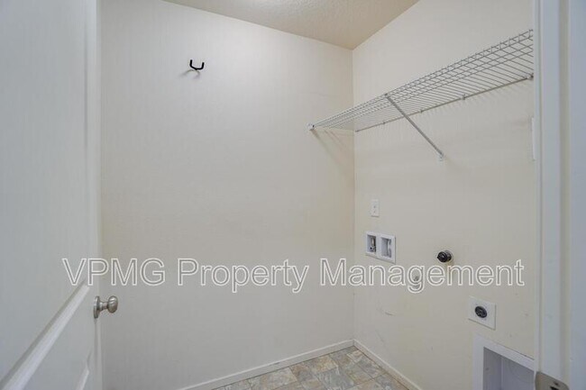 Building Photo - 11705 NE 131st Pl