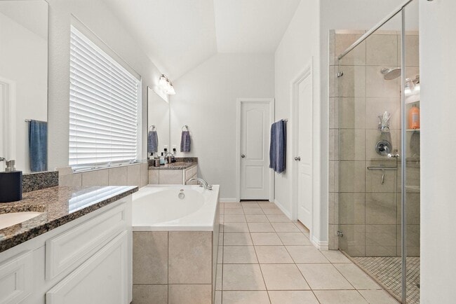 Building Photo - 23706 Via Viale Dr