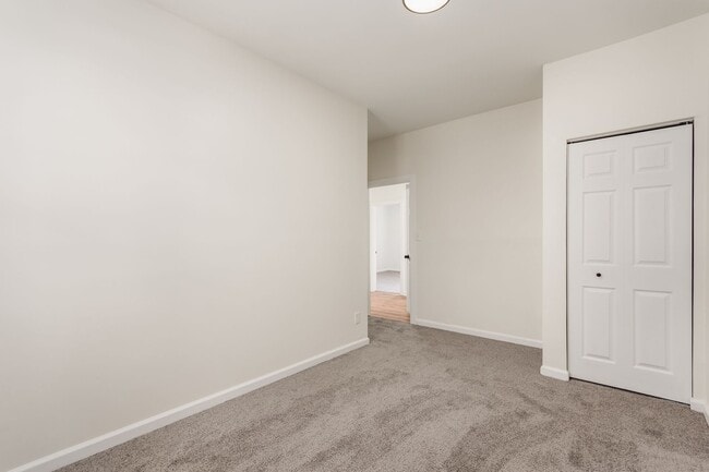 Building Photo - 865 Old Leonard Ave