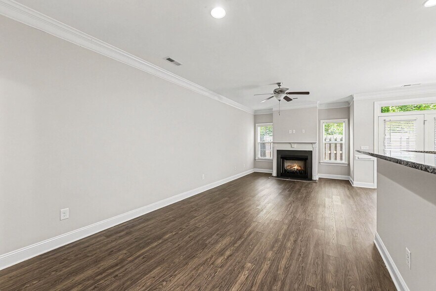 Building Photo - 846 Silver Leaf Dr