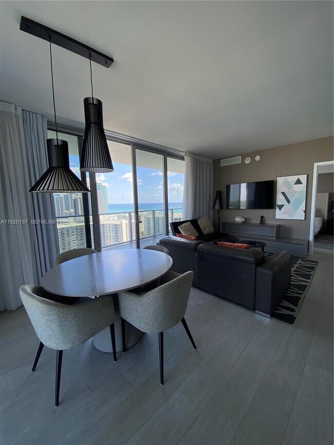 Building Photo - 4010 S Ocean Dr