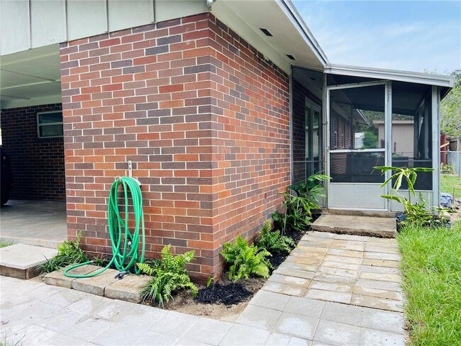 Building Photo - 808 Carol Ct