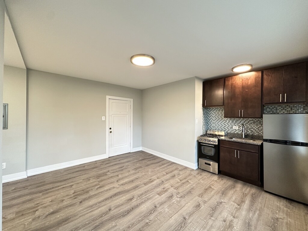 Building Photo - 4349 N Damen Ave