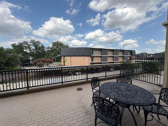Building Photo - 7575 Kirby Dr