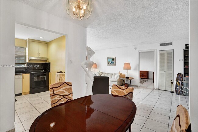 Building Photo - 7150 Indian Creek Dr
